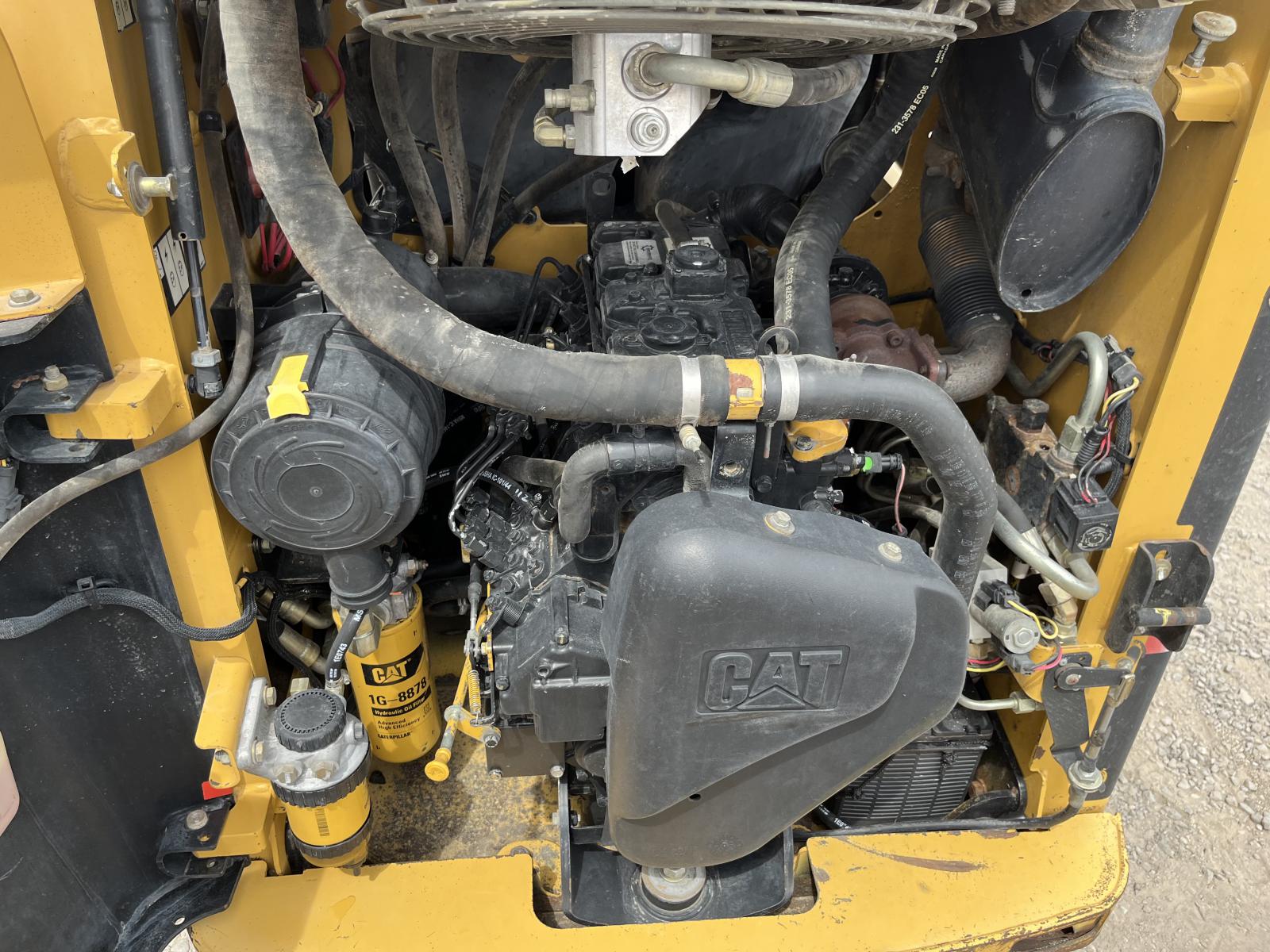 ./imagenes/INVOICE/2019/17484/MINICARGADOR CATERPILLAR 226B (2).JPG